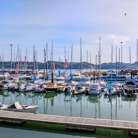 Apartment Estrela Modern Flat @ Infante Santo Lisbon