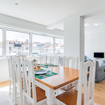 Estrela Modern Flat @ Infante Santo דירה ליסבון