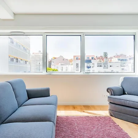 Estrela Modern Flat @ Infante Santo * Lisbon