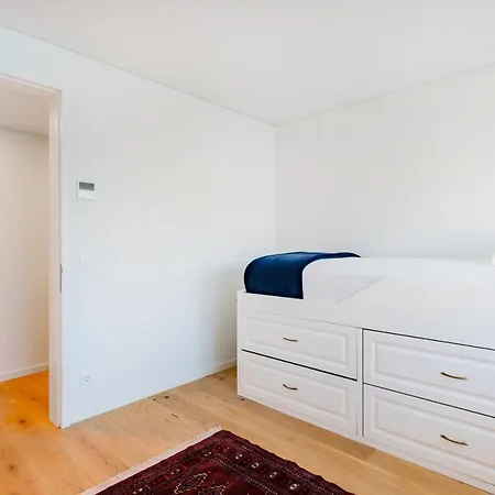 Apartment Estrela Modern Flat @ Infante Santo Lisbon