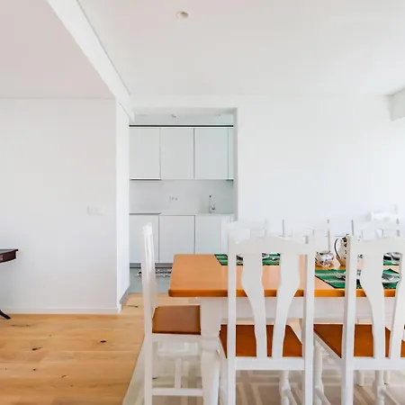 Estrela Modern Flat @ Infante Santo Apartment
