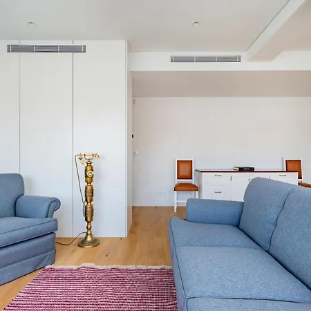 Estrela Modern Flat @ Infante Santo Lisbon